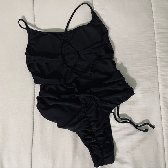 Criss-Cross back One piece Swimsuit - Picture 2 of 6